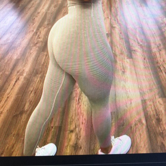 Alphalete halo leggings - Picture 2 of 2